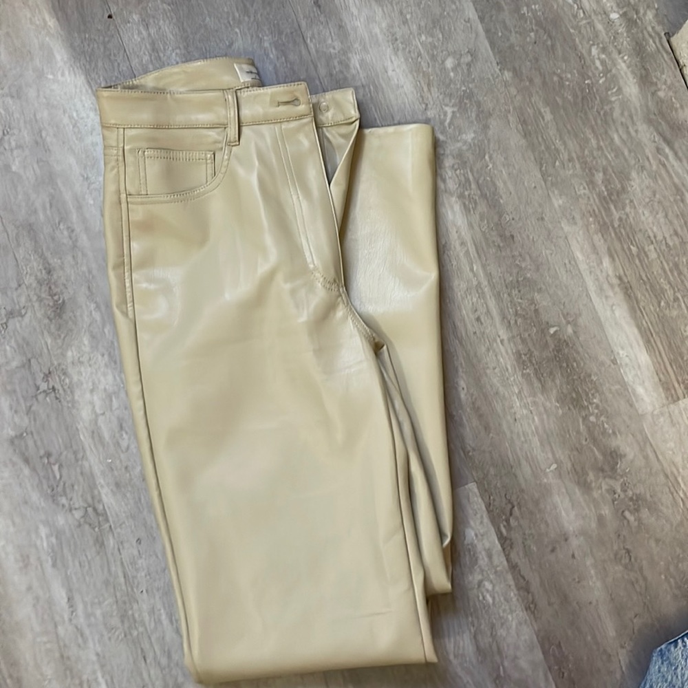 Aritzia light brown/ nude size 8 melina pants